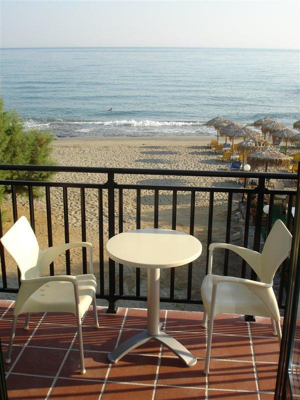 Margarita Beach Hotel Agia Marina  Екстер'єр фото