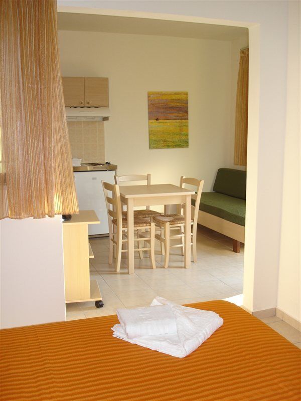 Margarita Beach Hotel Agia Marina  Екстер'єр фото